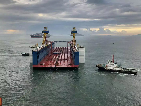 浮船塢起重機